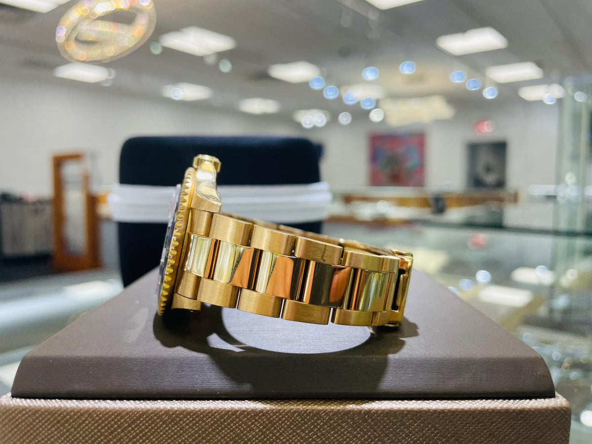 Rolex Submariner Date 16618 Factory Serti Diamond Dial 18K Yellow Gold 40mm