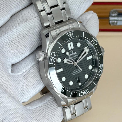 Omega Seamaster Diver 300M 210.30.42.20.10.001 Green Ceramic 2026