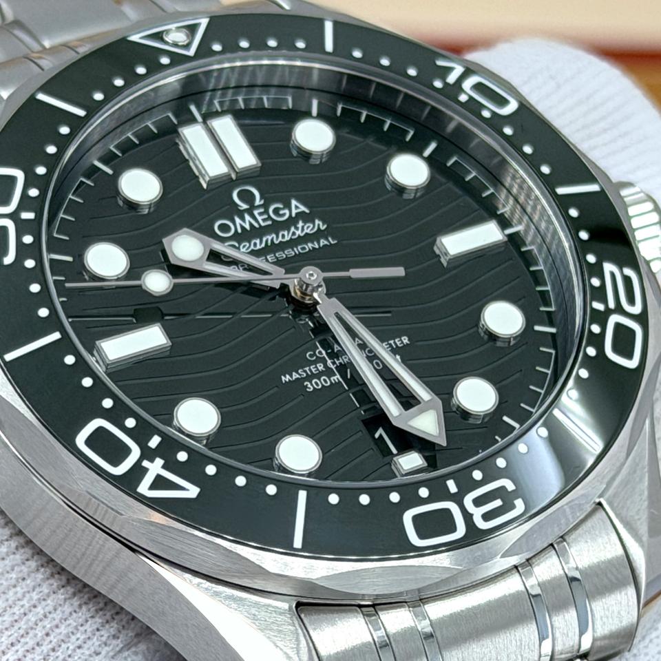 Omega Seamaster Diver 300M 210.30.42.20.10.001 Green Ceramic 2026