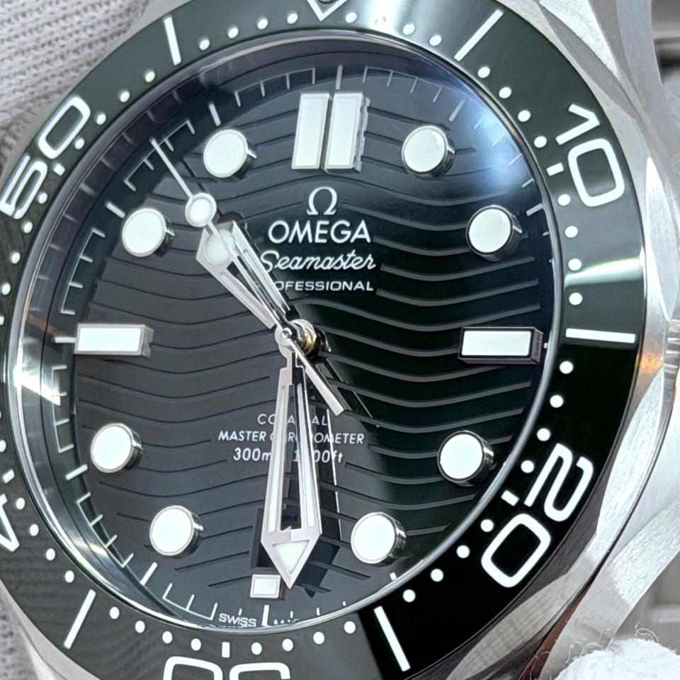 Omega Seamaster Diver 300M 210.30.42.20.10.001 Green Ceramic 2026