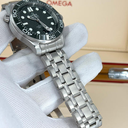 Omega Seamaster Diver 300M 210.30.42.20.10.001 Green Ceramic 2026