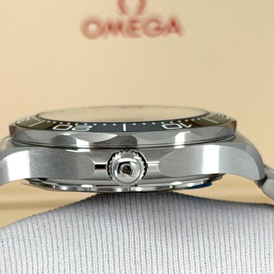 Omega Seamaster Diver 300M 210.30.42.20.10.001 Green Ceramic 2026