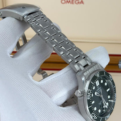 Omega Seamaster Diver 300M 210.30.42.20.10.001 Green Ceramic 2026