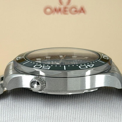 Omega Seamaster Diver 300M 210.30.42.20.10.001 Green Ceramic 2026