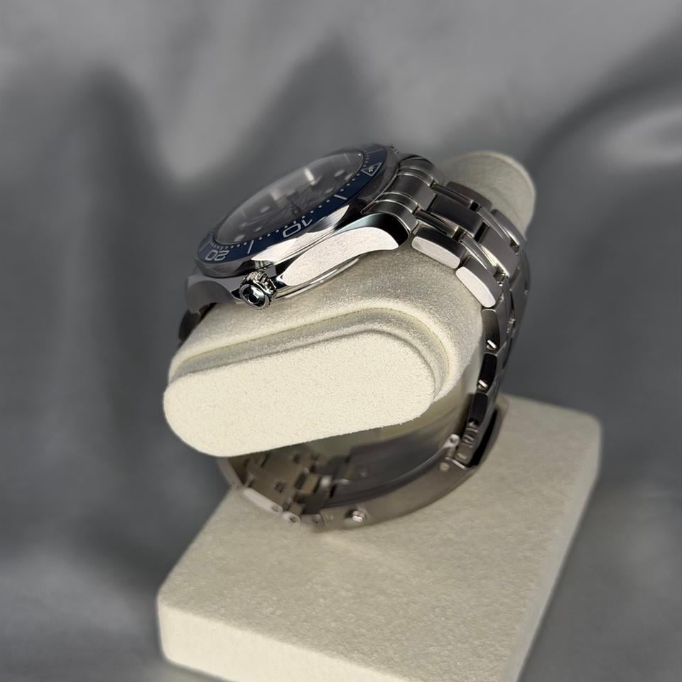 Omega Seamaster Diver 300M 210.30.42.20.06.001 Grey Dial Blue Bezel