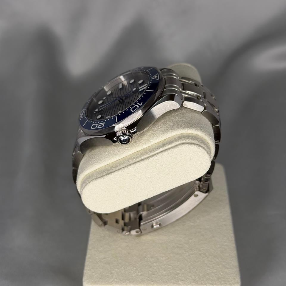 Omega Seamaster Diver 300M 210.30.42.20.06.001 Grey Dial Blue Bezel