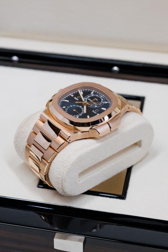 Patek Philippe Nautilus Travel Time 5990/1R-001 Rose Gold Blue Dial