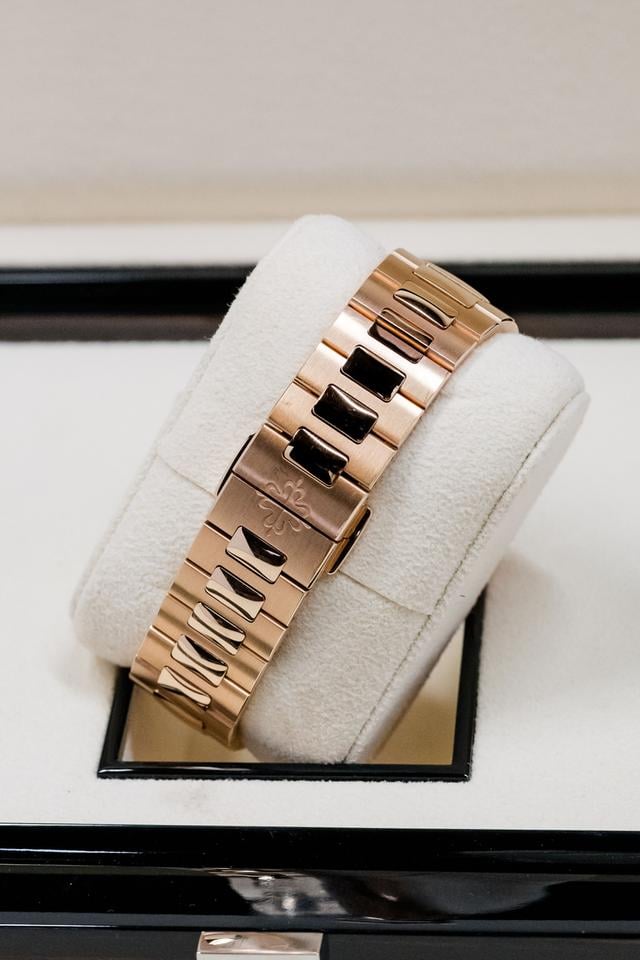 Patek Philippe Nautilus Travel Time 5990/1R-001 Rose Gold Blue Dial