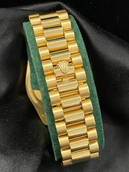 Rolex Day-Date 36 118238 Black Index Dial Yellow Gold President 36mm