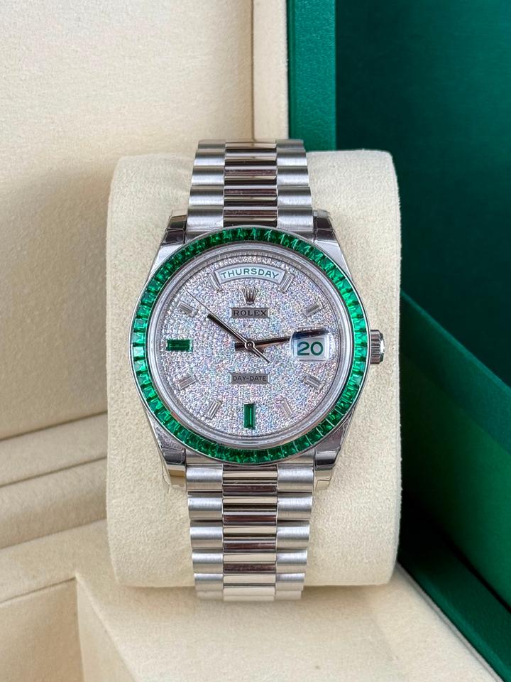 Rolex Day-Date 40 228396TEM Platinum Diamond Dial Emerald-Set Bezel 40mm