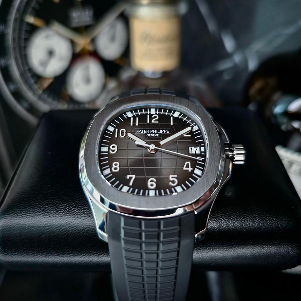 Patek Philippe Aquanaut 5167A-001 Black Dial Stainless Steel