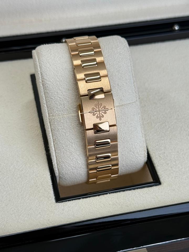 Patek Philippe Nautilus 7010/1R-013 32mm Purple Dial Rose Gold