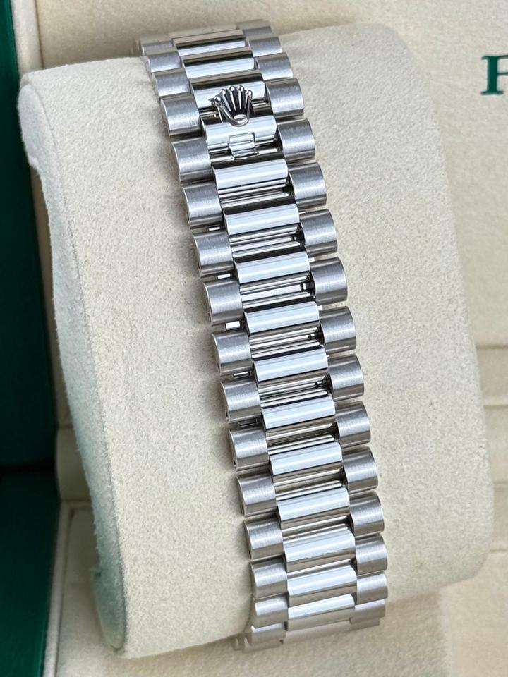 Rolex Day-Date 40 228396TEM Platinum Diamond Dial Emerald-Set Bezel 40mm