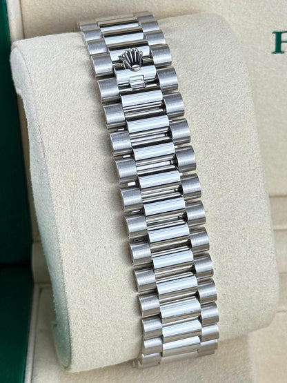 Rolex Day-Date 40 228396TEM Platinum Diamond Dial Emerald-Set Bezel 40mm