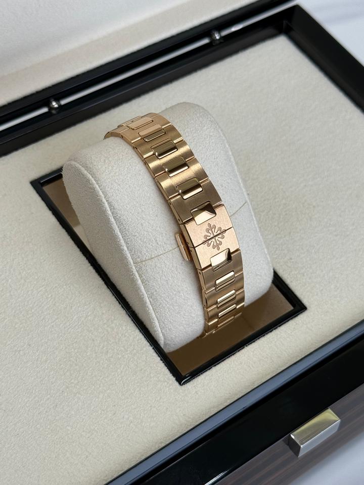 Patek Philippe Nautilus 7010/1R-013 32mm Purple Dial Rose Gold