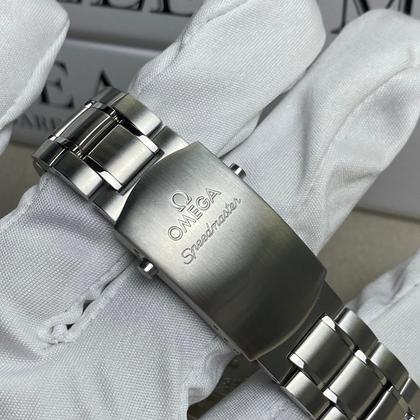 Omega Speedmaster Date 323.30.40.40.04.001 White Dial